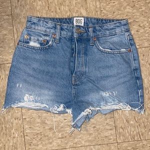 BDG Summer Cutoff Distressed Denim Short in Light Blue Wash size 26
